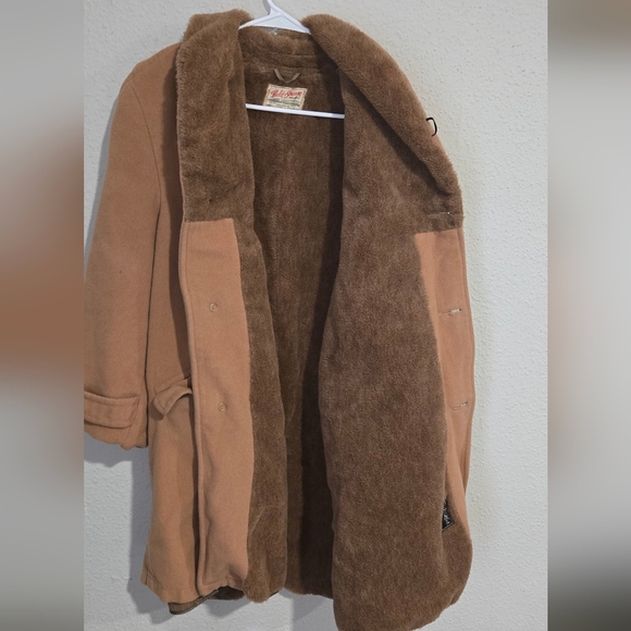 Vintage Field & Stream Coat (Gordon & Ferguson), Size 40, Wool, Faux Fur Lining. - Picture 4 of 12
